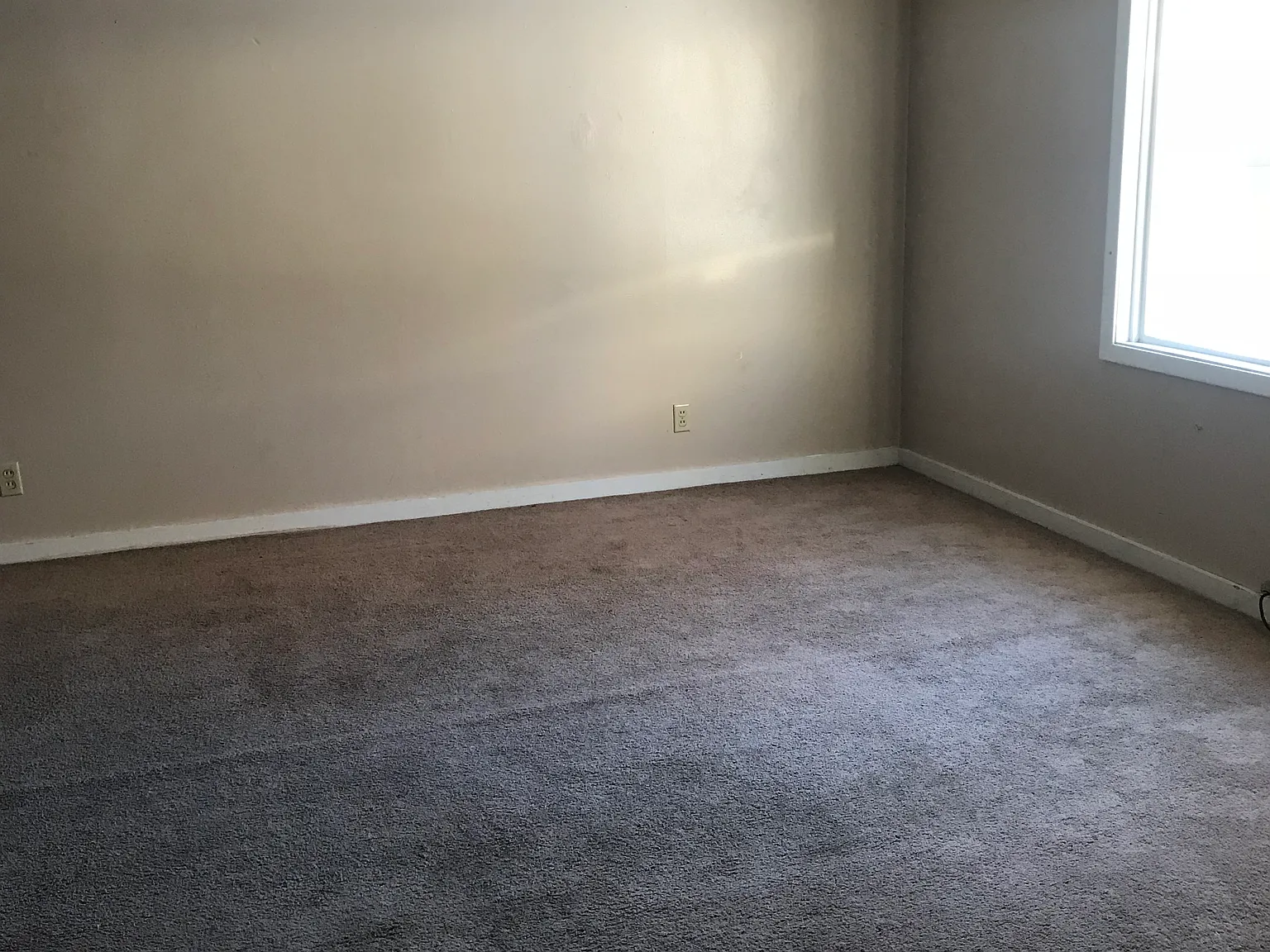 324 E Adams St — Photo 4
