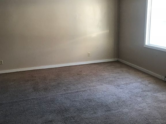4th image of 324 E Adams St APT 3