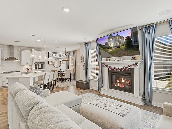 5th image of 522 Spring Hollow Dr