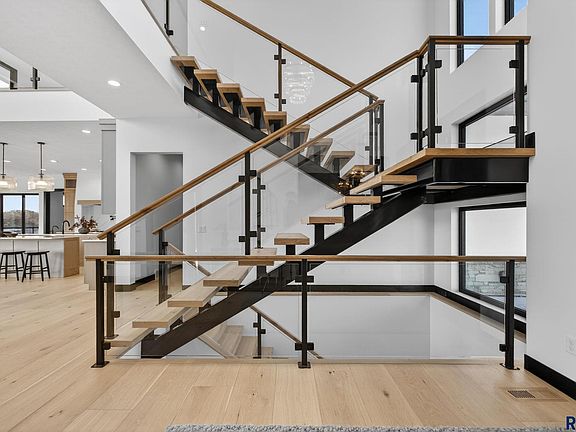 5th image of 1601 S Scarlet Oak Pl