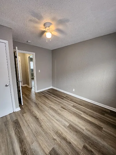Central Park Apartments — Photo 35