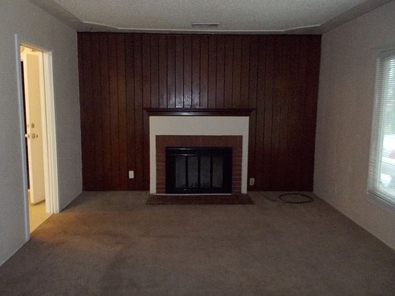 5th image of 818 W Robinson Ave