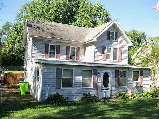 1st image of 405 Main St