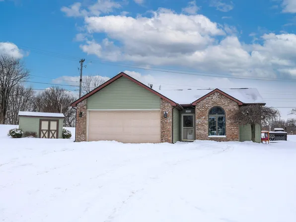 1402 Fairview Run, Kendallville, IN 46755