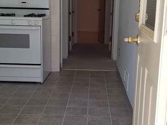 Hallway to bedrooms/bath