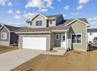 909 Willow Valley Dr, Norwalk, IA 50211