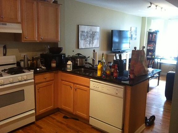 2nd image of 3654 N Marshfield Ave #1R