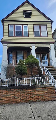 44 E 4th St #1 Photo 1
