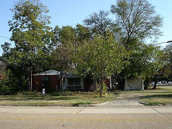 2nd image of 1422 Forest Ln