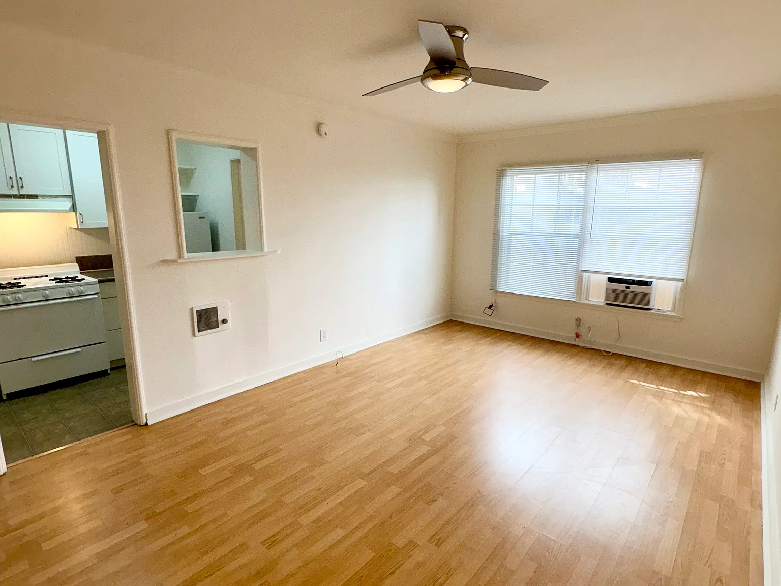 Studio, 450 sqft, $1,595 — Photo 2