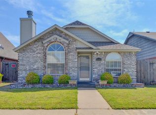 2102 Lakecrest Dr, Moore, OK 73170