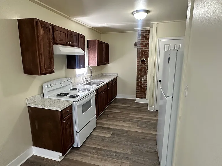910 Carolina St — Photo 2