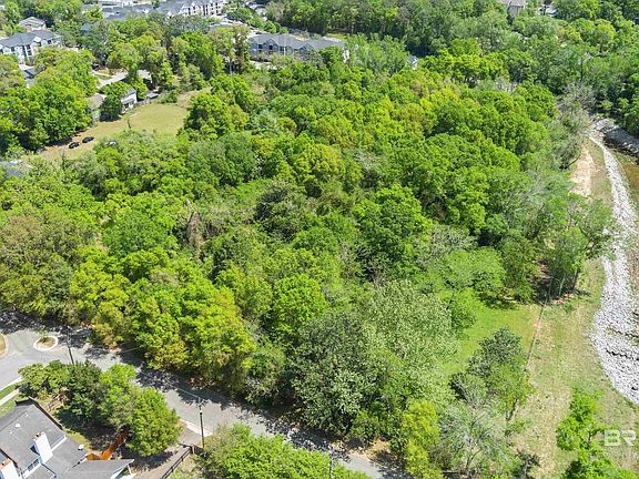 5th image of 229 East Dr