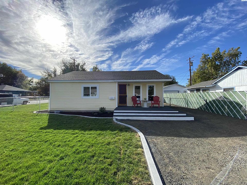 1st image of 1315 Totten Ave