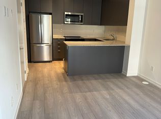 17 Lytham Green Cir #23, Newmarket, ON L3Y 0H4