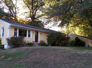 19 Sunshine Rd, Quaker Hill, CT 06375