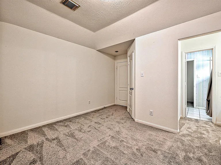 6806 Rhodes Ct — Photo 37