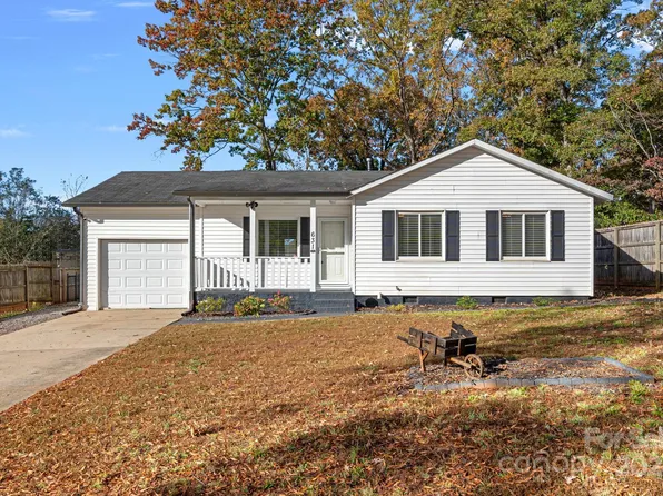 631 N Race St, Statesville, NC 28677