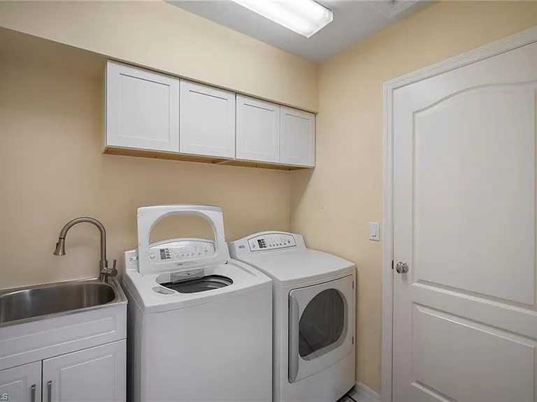409 Waterleaf Ct — Photo 16
