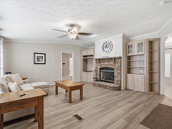 4th image of 1405 River Rd