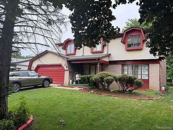 2nd image of 29538 E Nottingham Cir
