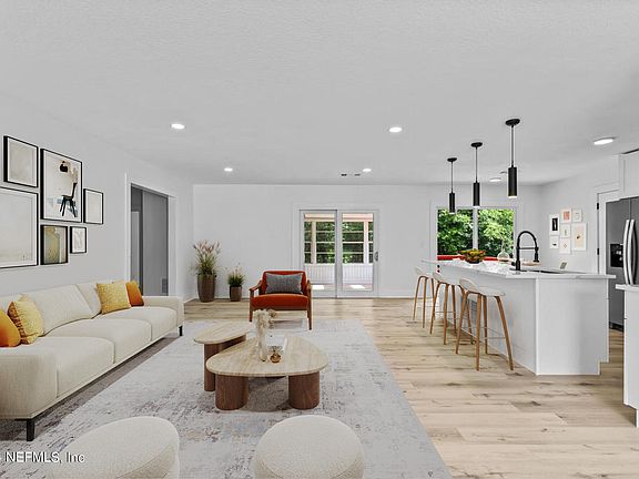 5th image of 637 BROOKMONT Avenue E