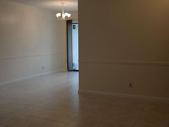 5th image of 4686 Oak Terrace Dr