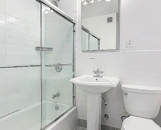 3rd image of 150 W 47th St APT 10g
