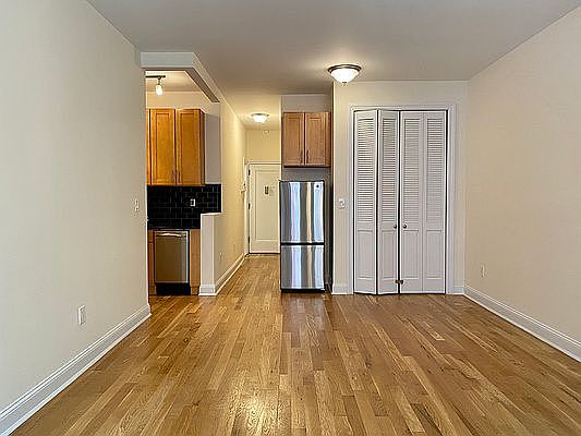 2nd image of 306 W 18th St APT 2A