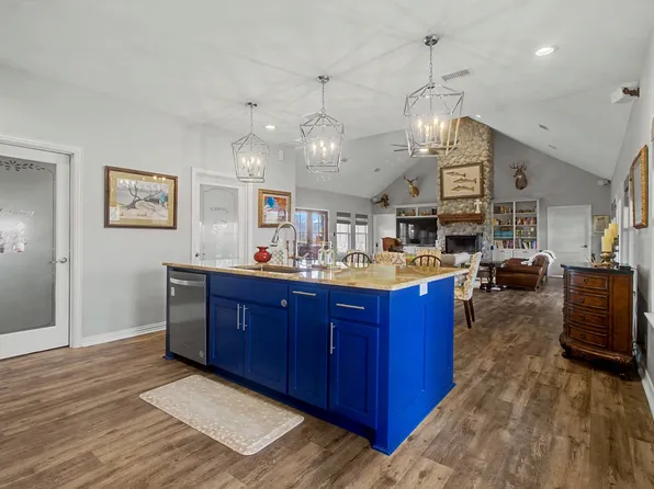 9748 County Road 1200, Athens, TX 75751