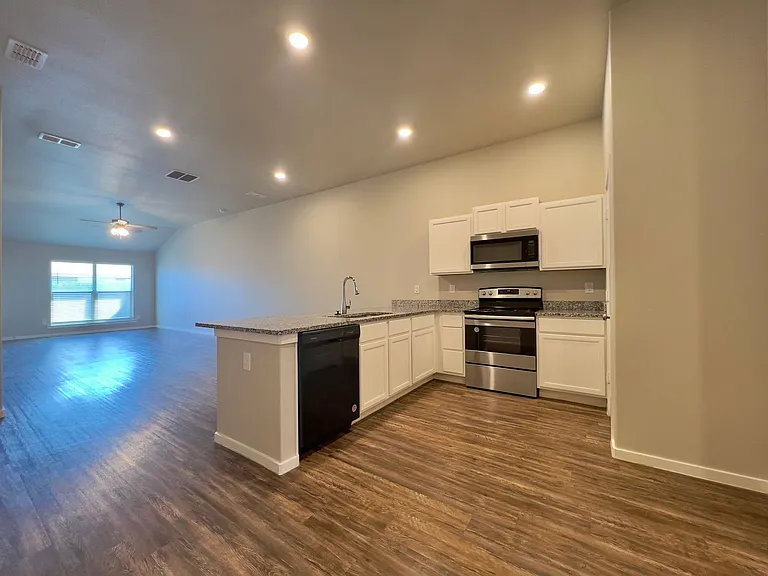 2118 N Avenue K #B — Photo 24
