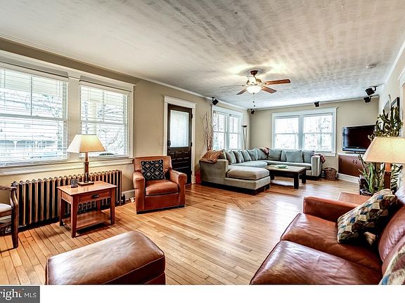 3rd image of 223 N King St #A