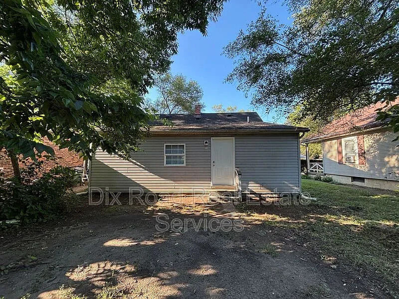 2 bed, 1.0 bath, 784 sqft, $975 — Photo 3