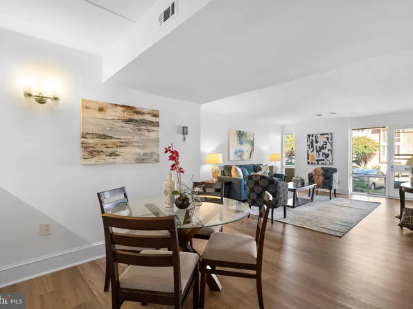 2621 Redcoat Dr #222, Alexandria, VA 22303