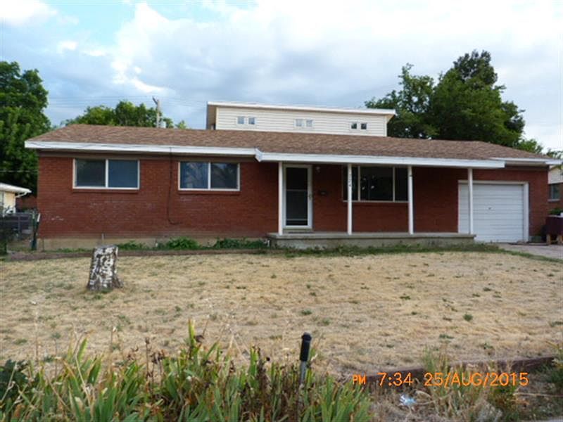 1st image of 724 Oak Dr