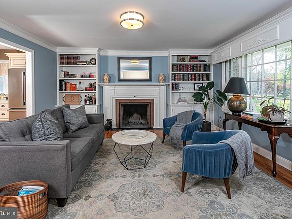 3rd image of 317 Sked St