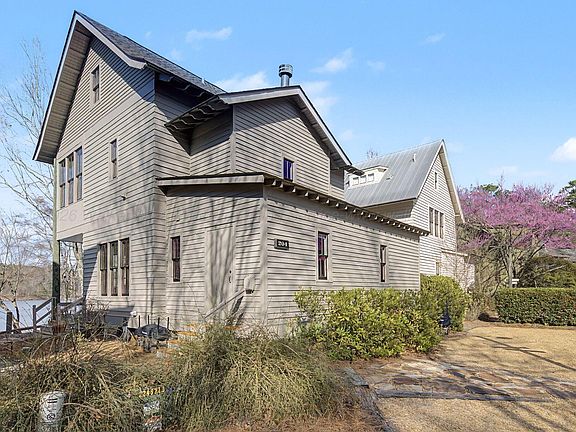 3rd image of 204 Turtle Point Dr