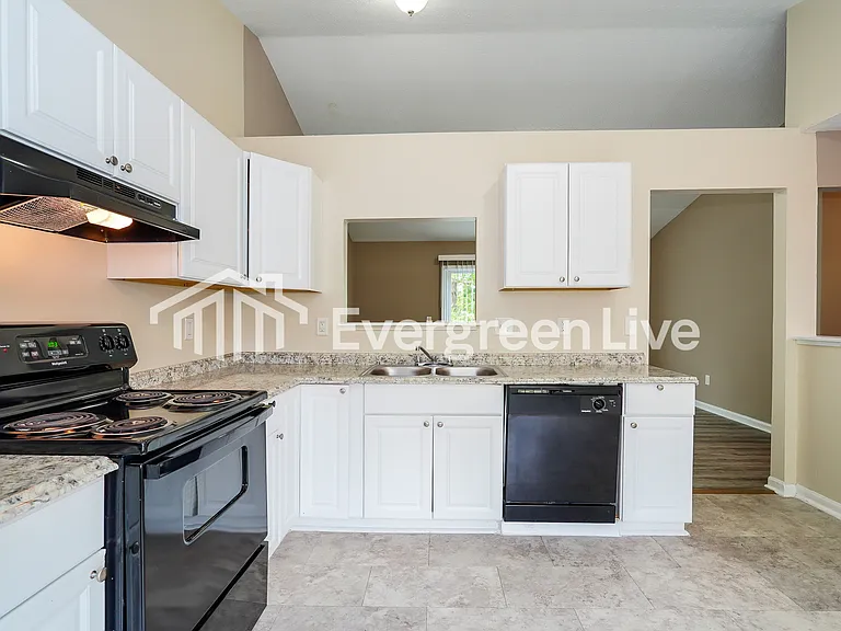 2795 Raphael Dr — Photo 7