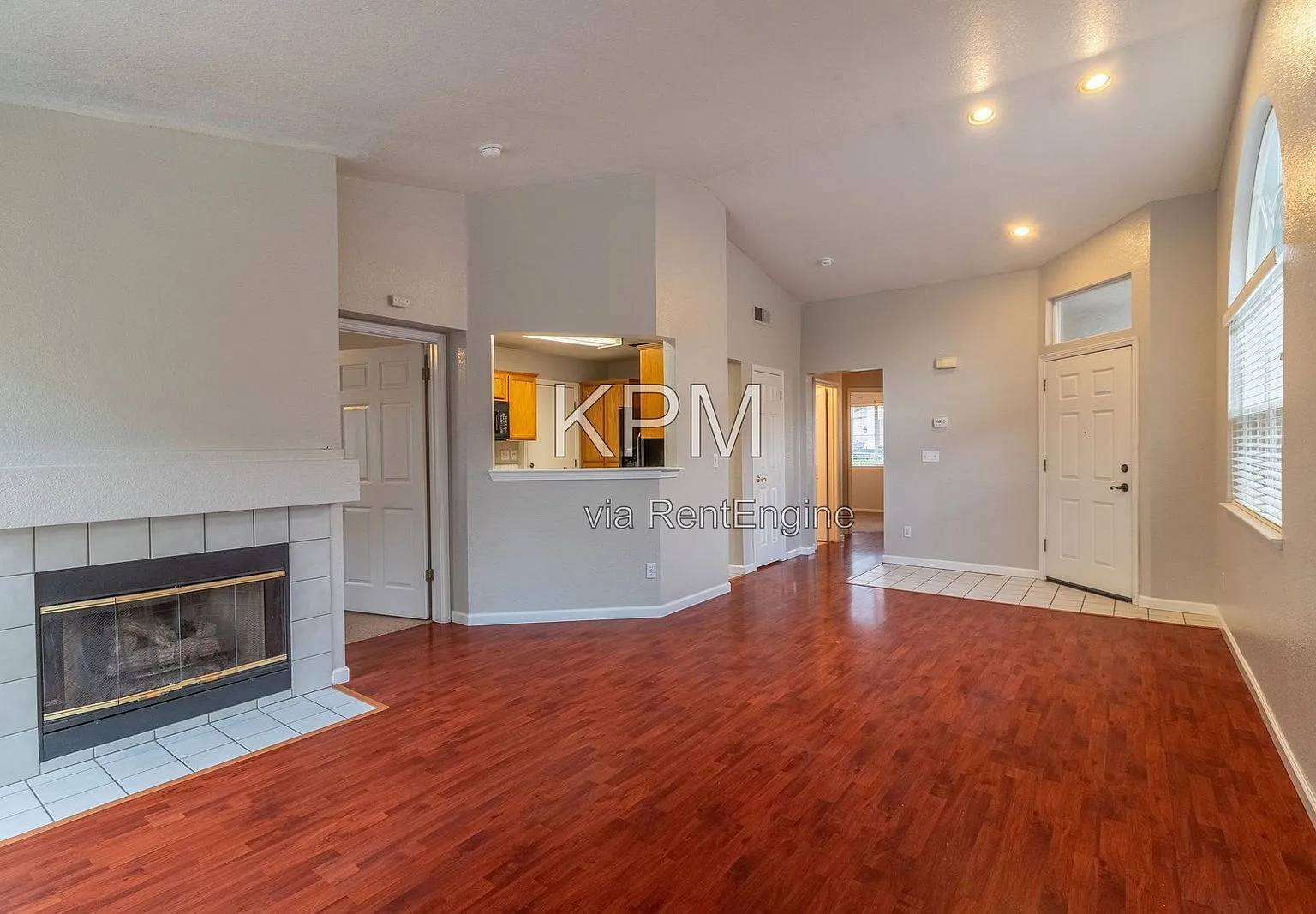 3 bed, 2.0 bath, 1217 sqft, $2,500 — Photo 3