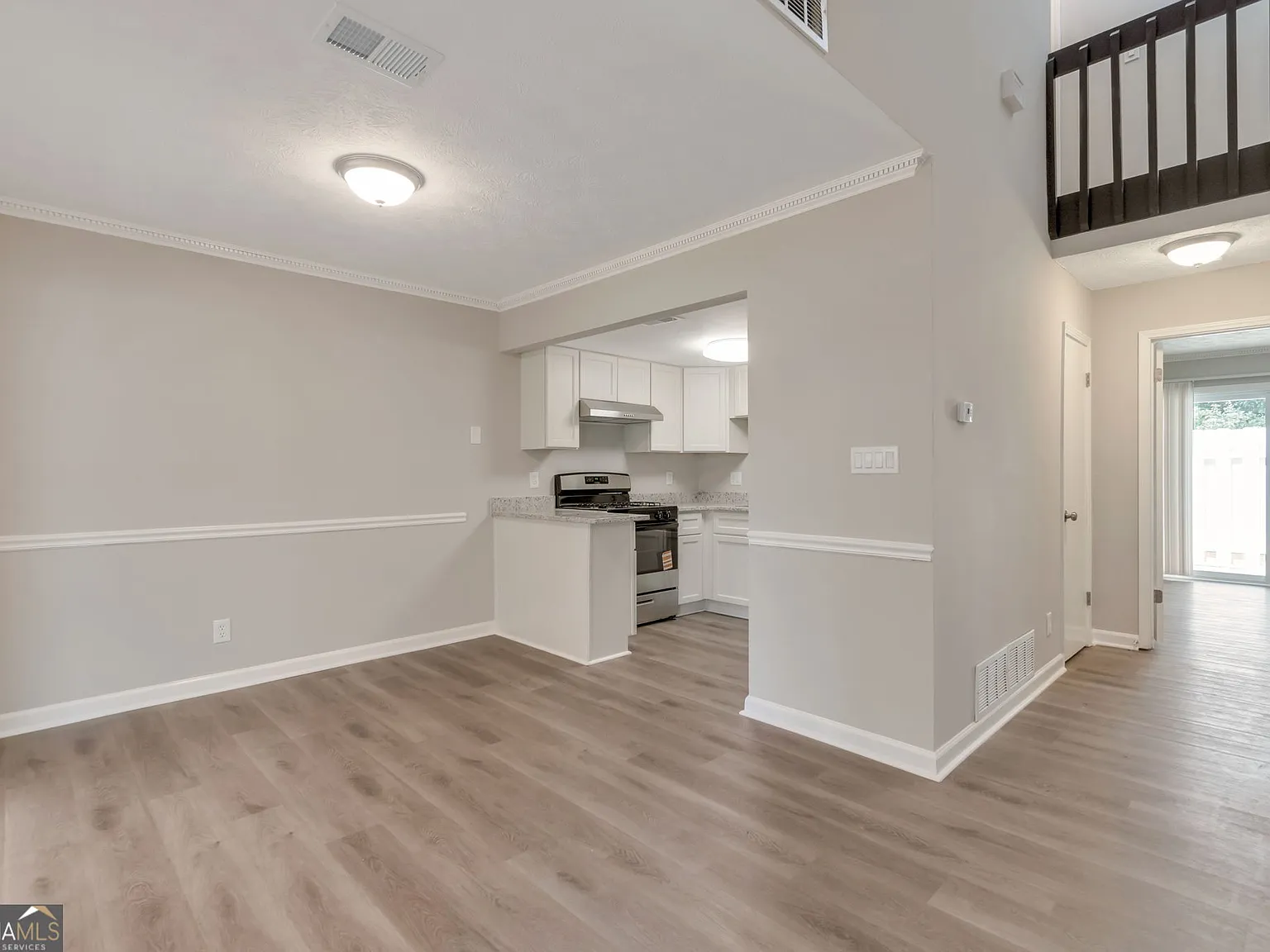 3 bed, 2.0 bath, 1241 sqft, $2,200 — Photo 3