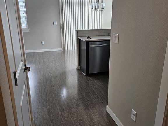 5th image of 13714 NE 64th Cir