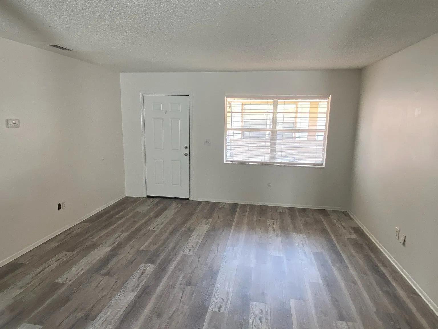 1050 Indiana Ave — Photo 4