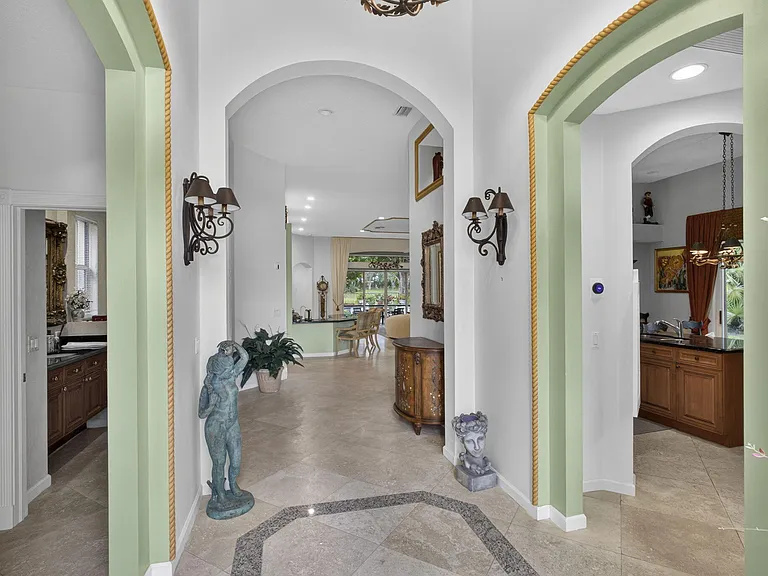10880 Northgreen Dr — Photo 4