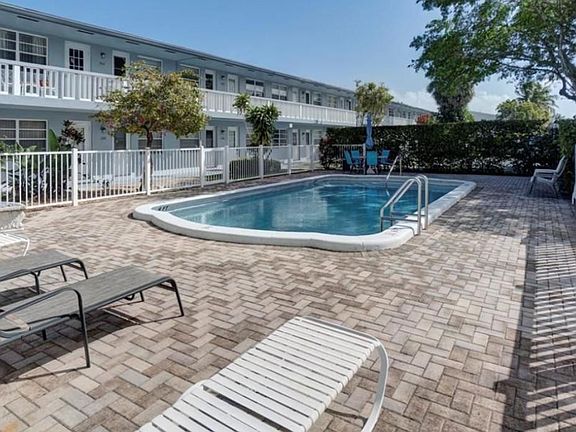 5th image of 701 Pine Drive #107