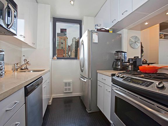 4th image of 255 E 49th St APT 27B
