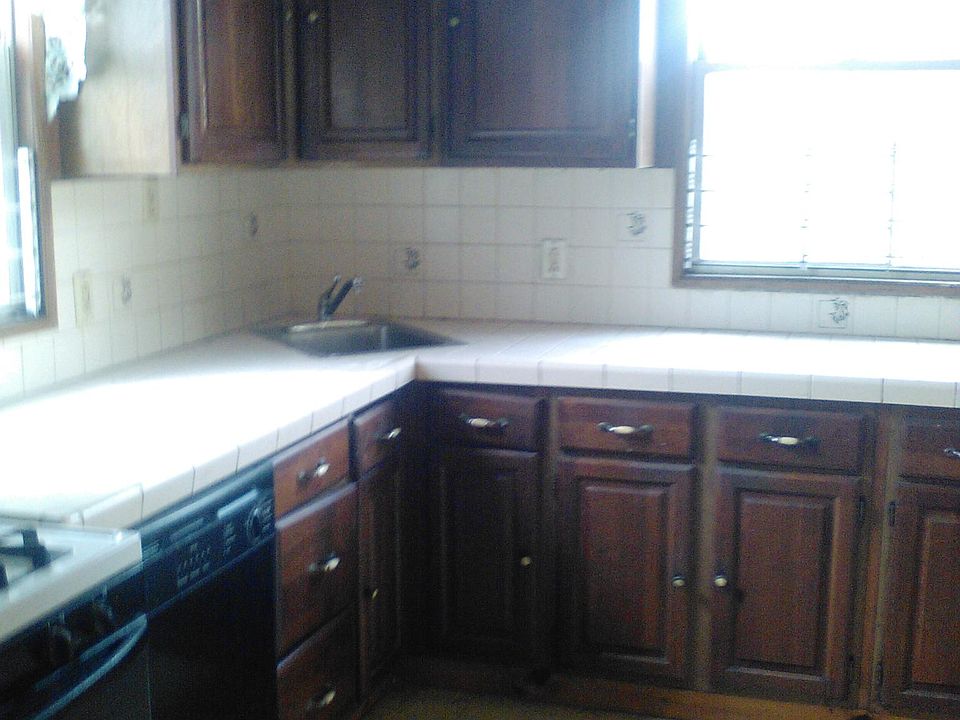 2nd image of 654 Madison Ave #2