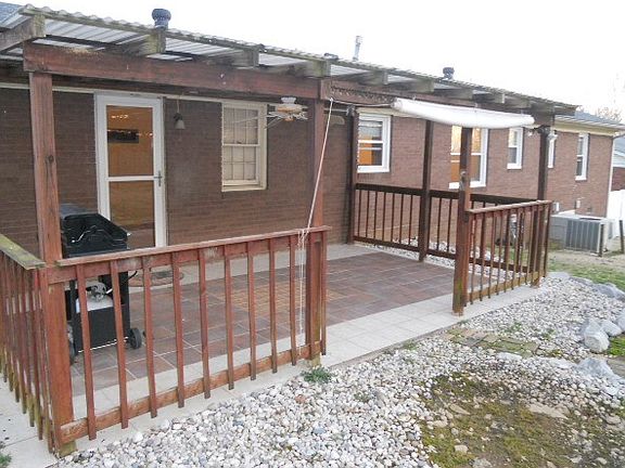 3rd image of 875 Chickasaw Dr