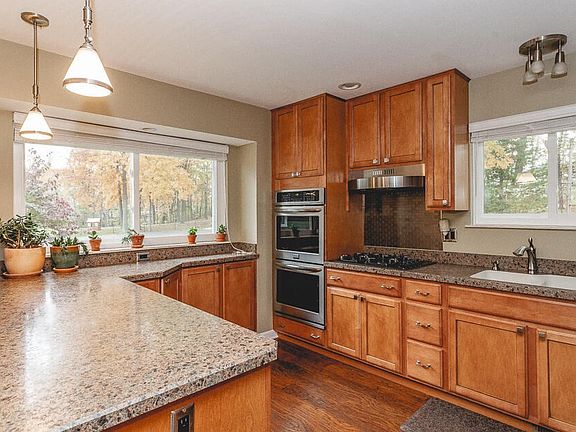 4th image of 10717 Woodbrook Dr