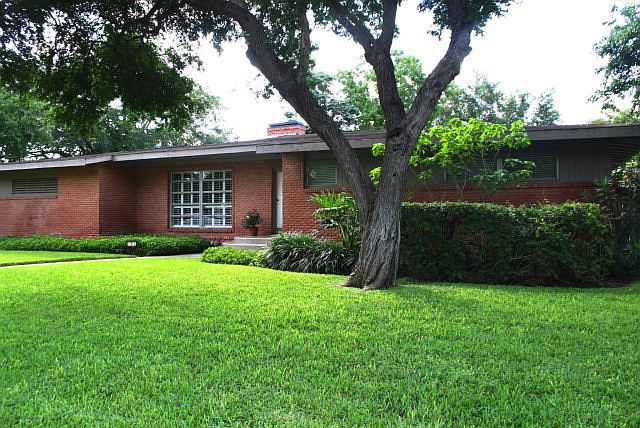 1st image of 212 Sunset Dr
