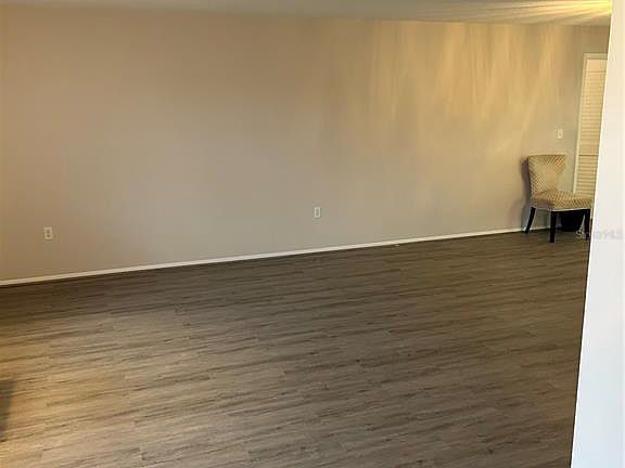 3rd image of 209 Matisse Cir N